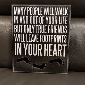 TRUE FRIENDS WILL LEAVE FOOTPRINTS IN YOUR HEART